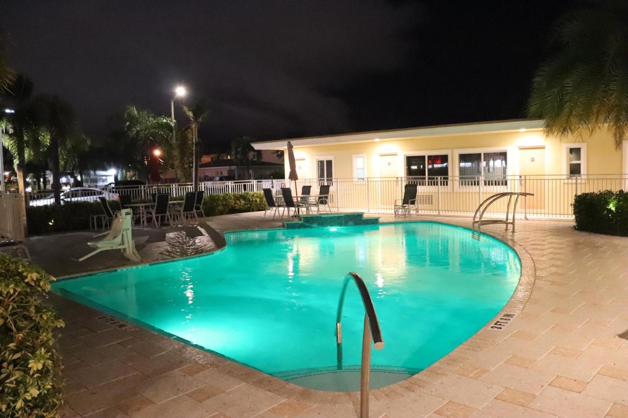 Curtis Inn & Suites Hollywood Eksteriør billede