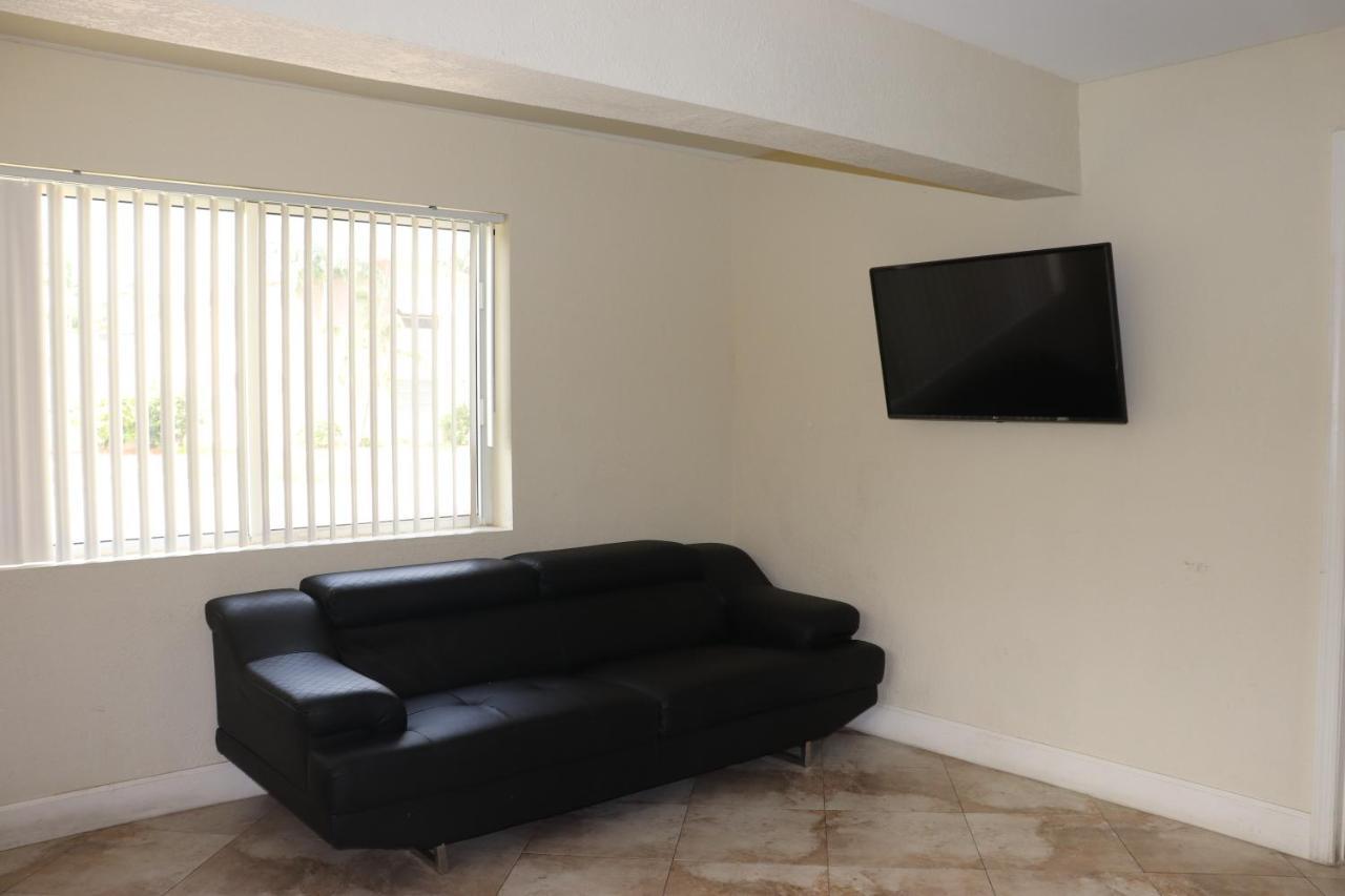 Curtis Inn & Suites Hollywood Eksteriør billede