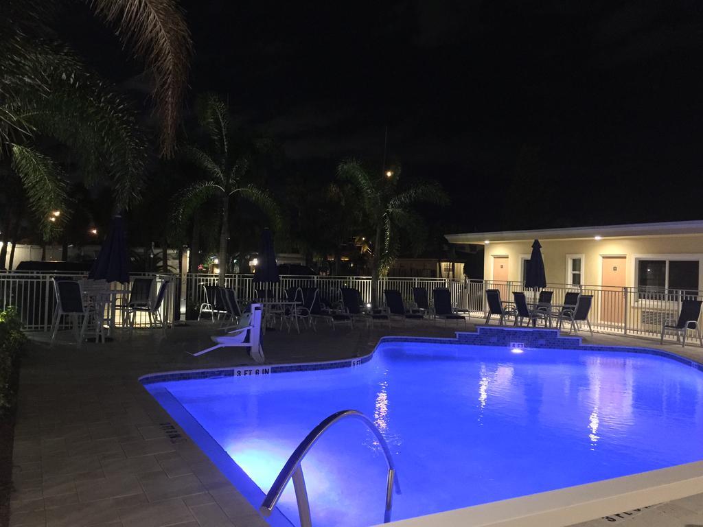Curtis Inn & Suites Hollywood Eksteriør billede